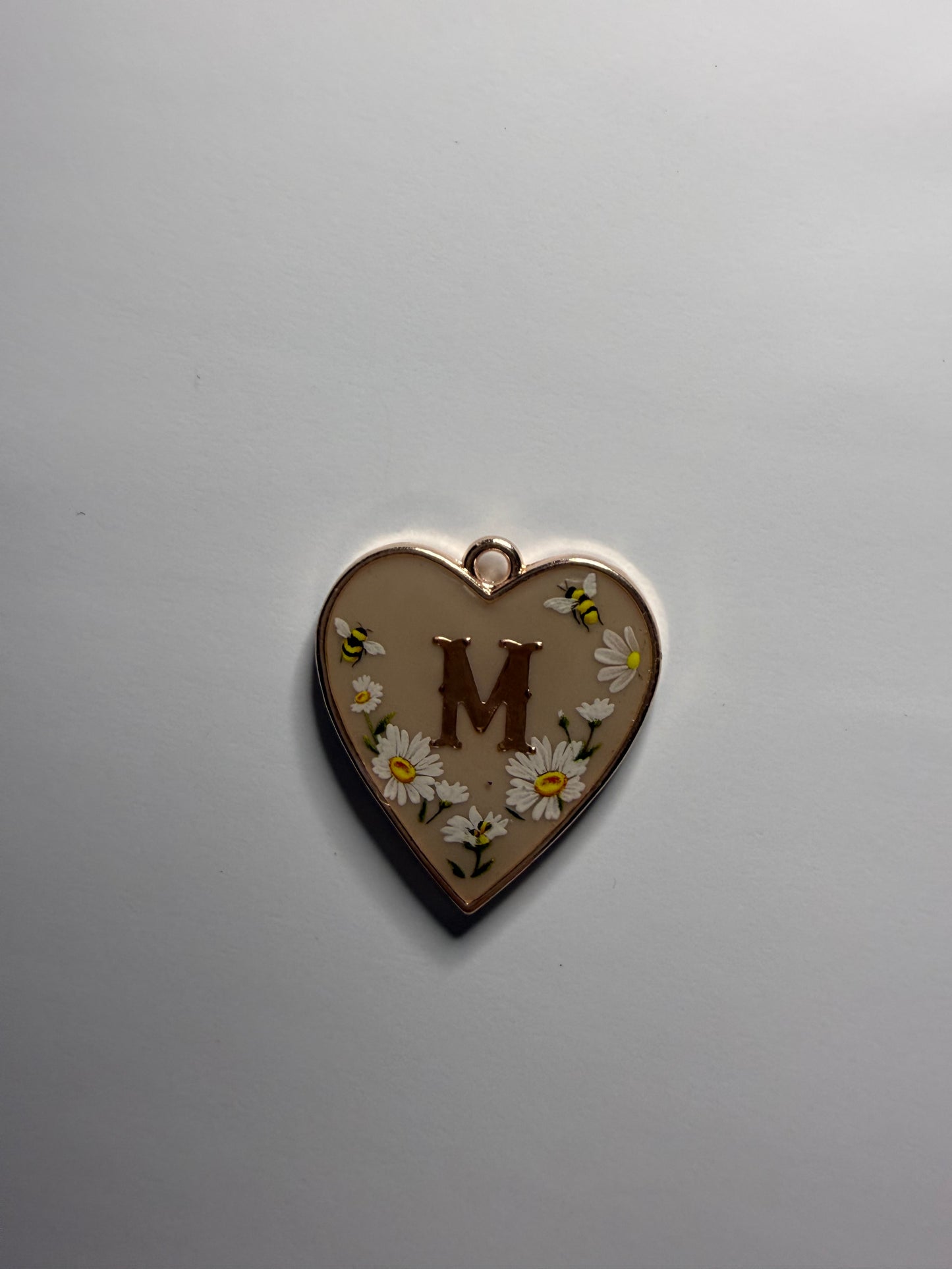 Bumble & Daisies - Heart (Resin Tag)